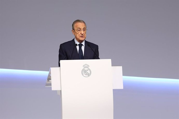 Archivo - El presidente del Real Madrid, Florentino Pérez, en una Asamblea del club.