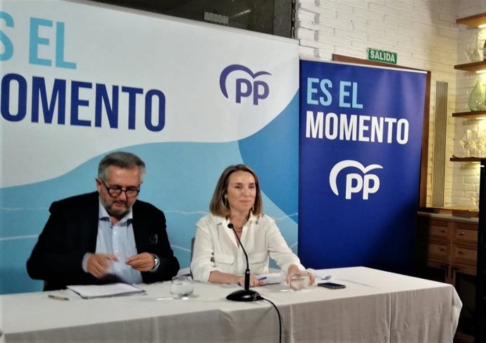 Gamarra, en el desayuno con los medios de comunicación en Logroño en el primer día de campaña