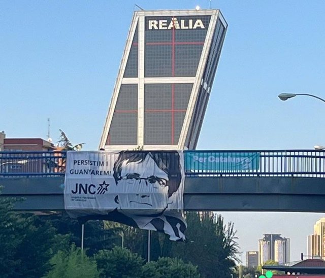 Pancarta amb la imatge de Carles Puigdemont