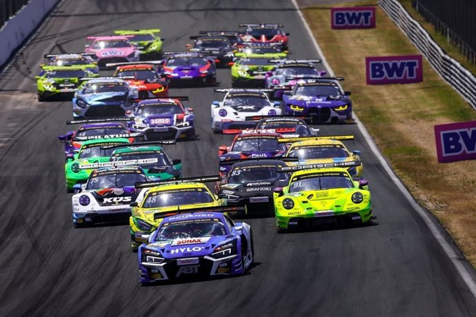 Participantes del DTM en el circuito de Norising