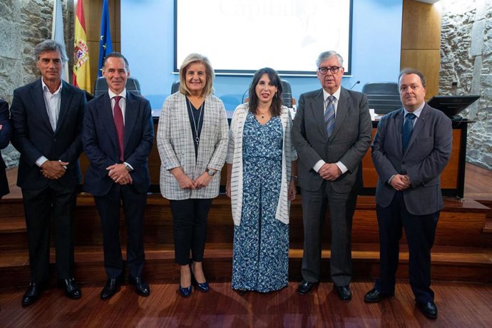 La ex ministra Fátima Báñez y la conselleira María Jesús Lorenzana, en la jornada Tomando o pulso ao mercado de traballo
