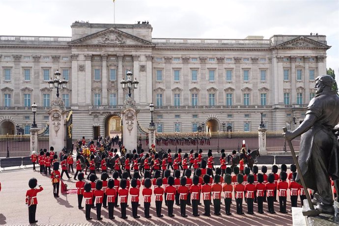 Archivo - Imagen de la guardia real frente al palacio de Buckingham.