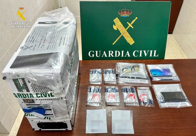 Objetos incautados por la Guardia Civil