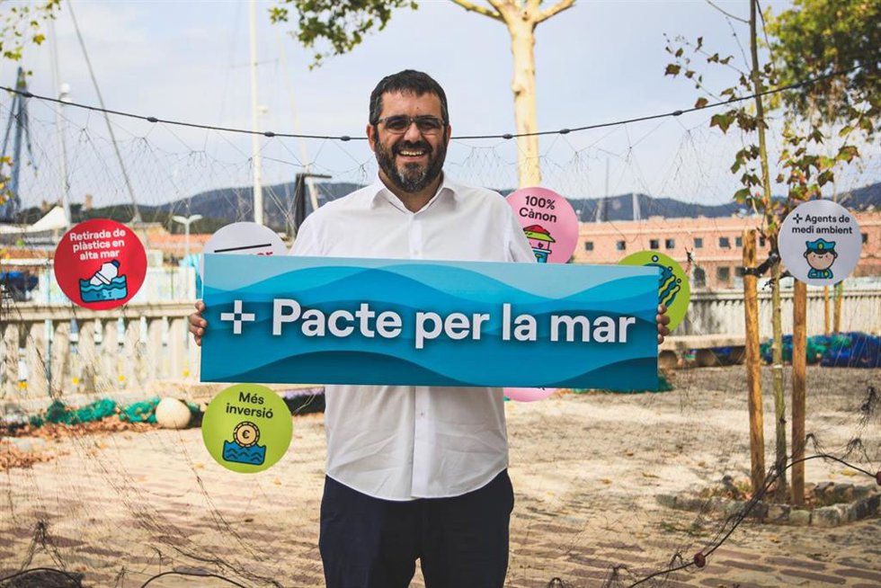 Acto electoral del candidato de Sumar MÉS al Congreso, Vicen Vidal, frente al muelle de La Llotja.