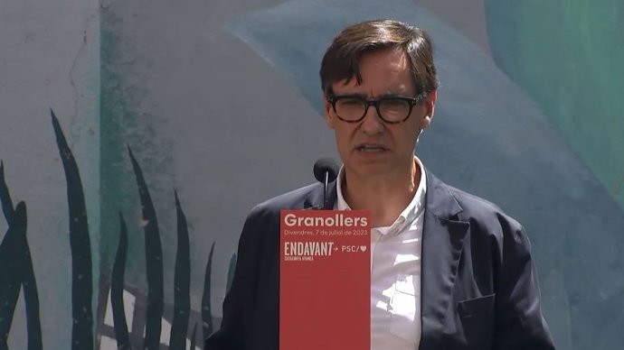 El líder del PSC, Salvador Illa, en declaraciones a la prensa desde Granollers.