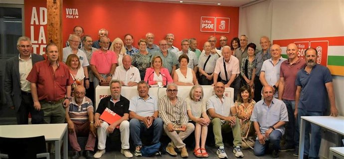 Militantes del PSOE de La Rioja presentan un manifiesto de apoyo a Pedro Sánchez