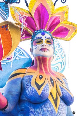 Los alumnos de la academia Look Art Studio crearán en directo, en distintas ubicaciones de la galería comercial y durante todo el día, los trabajos que se subirán por esta tarde al escenario de Bahía Sound.