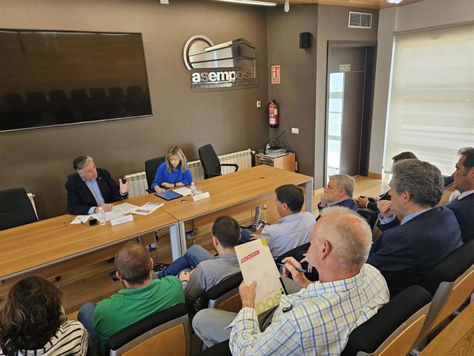 Acto de Esther Llamazares y Pablo González.