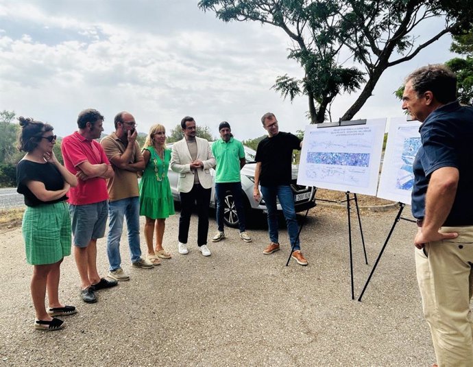 Inicio de las obras de la carretera Ma-14 con la presencia del conseller insular de Movilidad e Infraestructuras en funciones, Iván Sevillano, y los alcaldes de Manacor, Miquel Oliver, y Felanitx, Catalina Soler.
