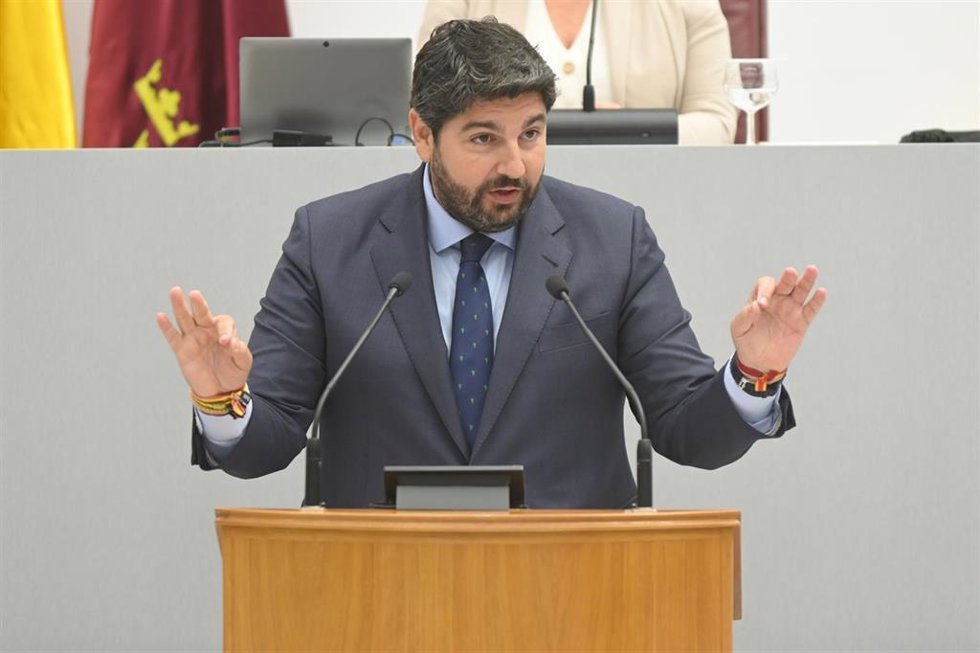 El candidato del PP a la Presidencia de la Región, Fernando López Miras, en la segunda sesión del debate de investidura