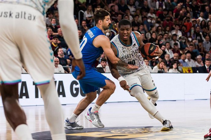 Archivo - Damien Inglis durante un partido del Bilbao Basket y el Bara en el Palau Blaugrana