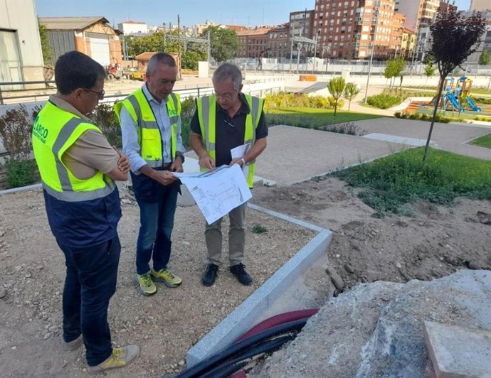El concejal de Urbanismo de Valladolid, Ignacio Zarandona, visita las obras en el entorno de Panaderos y Labradores.