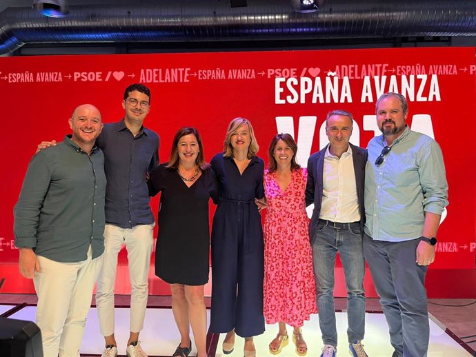 Candidatos socialistas al Congreso por Baleares y por Mallorca y Menorca al Senado, junto a la ministra de Educación y Formación Profesional, Pilar Alegría,  en la presentación del programa electoral del PSOE para las elecciones del 23J. 