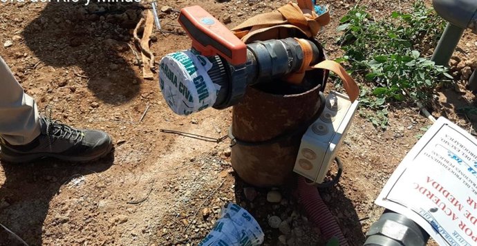 Uno de los pozos precintados en la Vega del Guadalquivir