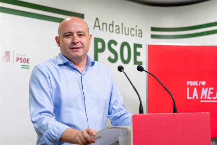 El candidato del PSOE de Almería al Senado y secretario provincial de Organización, Antonio Martínez