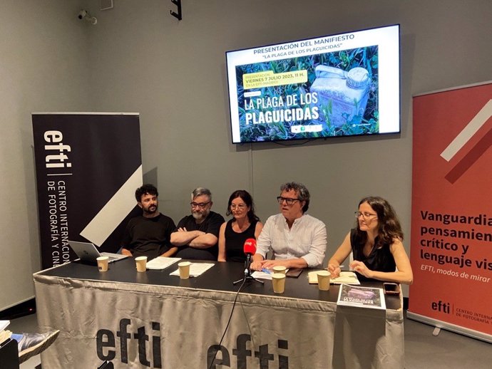 Presentación del manifiesto "La plaga de los plaguicidas" con represenantes de las organizaciones promotoras del mismo.