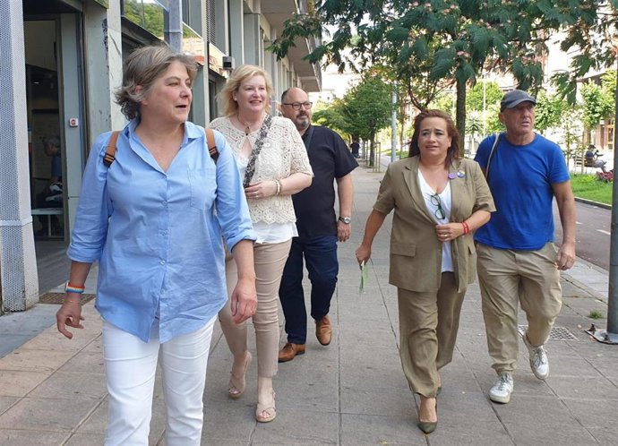 La candidata socialista Rafaela Romero junto a miembros del PSE de Gipuzkoa
