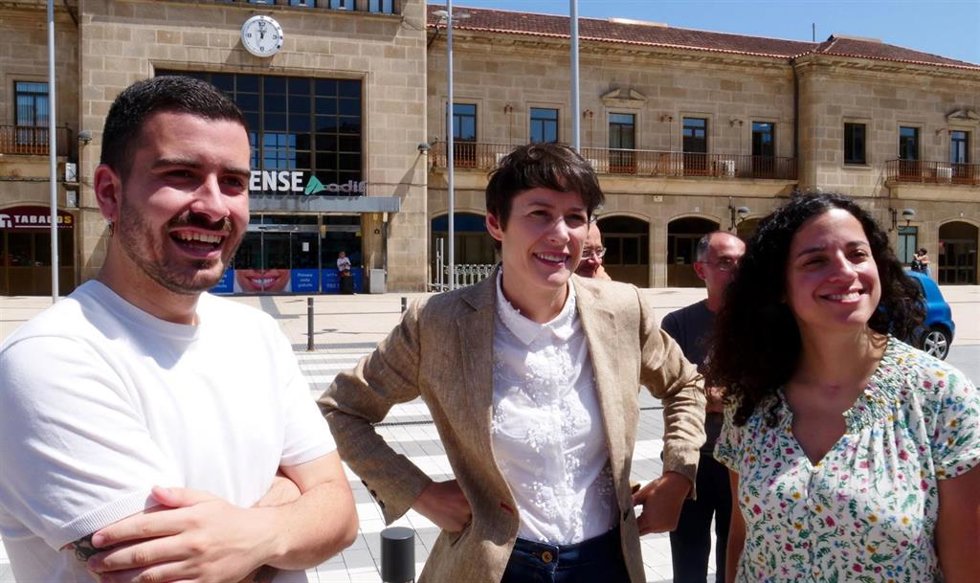 La portavoz nacional del BNG, Ana Pontón, junto a los cabeza de lista al Congreso por Ourense, Noa Presas, y Lugo, Daniel Castro.