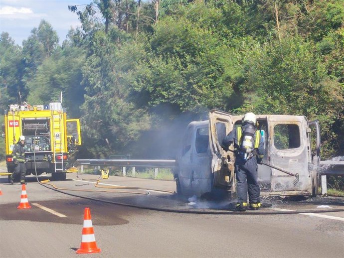 Furgoneta incendiada A-8