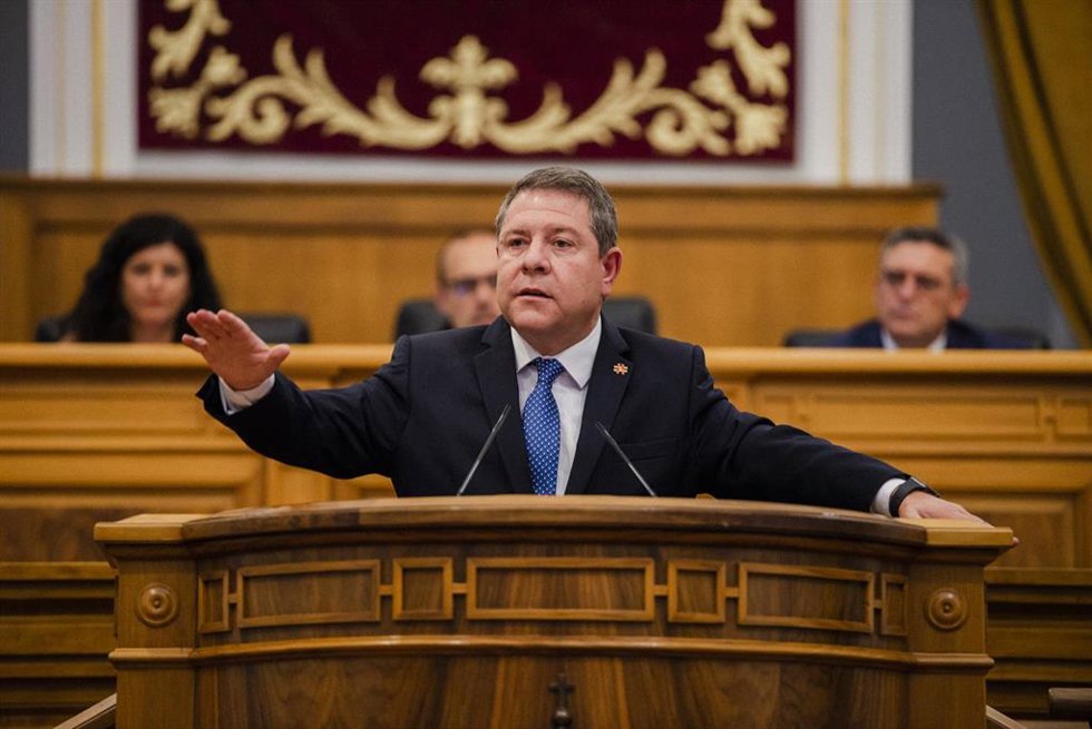 El presidente electo de Castilla-La Mancha, Emiliano García-Page, interviene durante su tercer debate de investidura, en las Cortes de Castilla-La Mancha, a 5 de julio de 2023, en Toledo, Castilla-La Mancha (España). Este es el segundo debate de investi