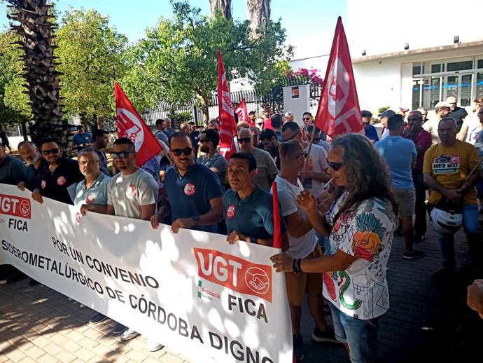 Concentración de UGT por el convenio del Metal.