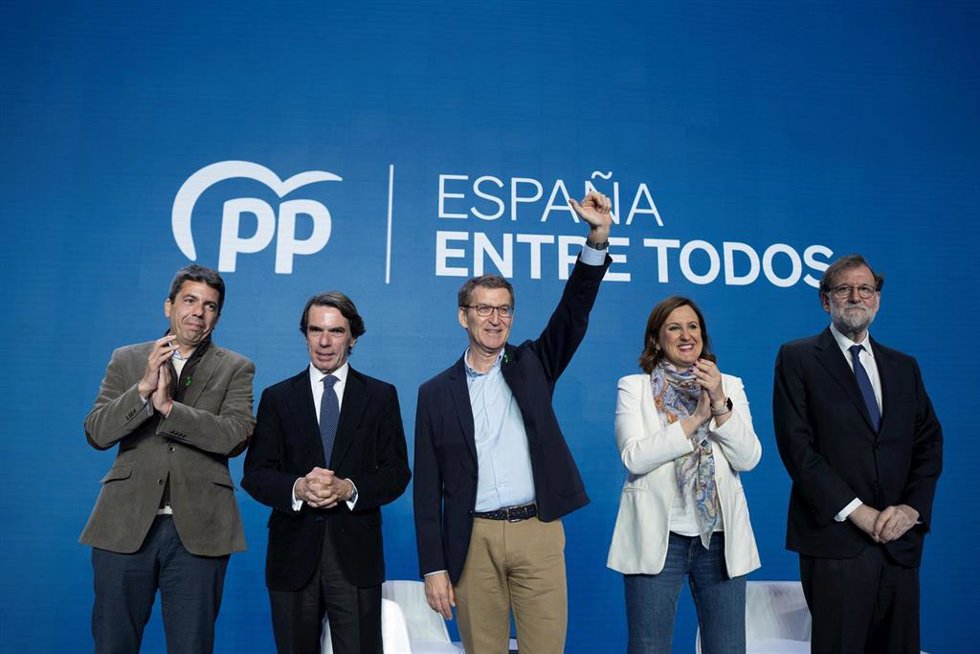 Archivo - El presidente del PPCV, Carlos Mazón, el expresidente del Gobierno, José María Aznar, el presidente del Partido Popular, Alberto Núñez Feijóo, la secretaria general del PPCV y candidata a la Alcaldía de Valencia, María José Catalá y el expresi