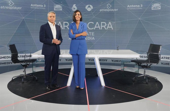 Los presentadores Ana Pastor y Vicente Vallés durante una rueda de prensa del 'Cara a Cara. El Debate', en Atresmedia, a 7 de julio de 2023, en Madrid (España). 
