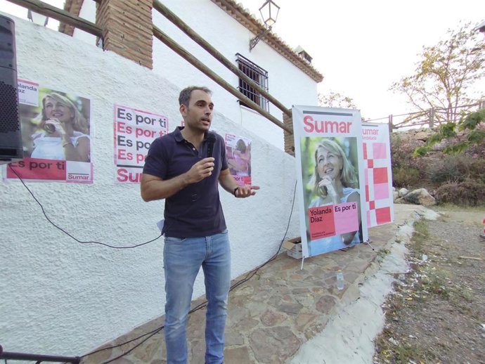El candidato número uno de Sumar por Málaga al Congreso, Toni Valero, en un encuentro en Casabermeja.
