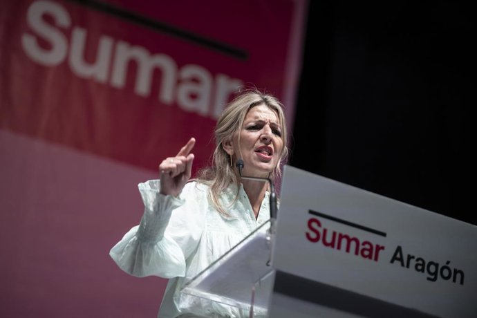 La candidata de Sumar, Yolanda Díaz, durante un acto de campaña electoral junto a candidatos al Congreso de los Diputados por la provincia, en la sala Multiusos del Auditorio de Zaragoza, a 7 de julio de 2023, en Zaragoza, Aragón (España)