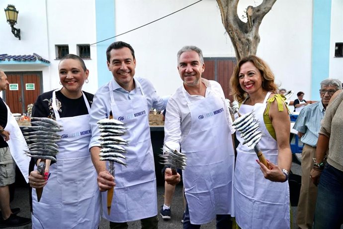 El coordinador general del PP, Elías Bendodo; el presidente del PP de Andalucía, Juanma Moreno; la presidenta del PP de Málaga, Patricia Navarro; y la presidenta del PP de Torremolinos, Margarita del Cid.