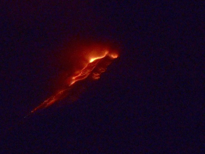 Archivo - SACATEPEQUEZ, May 19, 2012  Image provided by National Coordinator of Disaster Reduction (CONRED) shows view of the Volcan de Fuego in the Sacatepequez region, 50 miles (80 km) from Guatemala City, May 19, 2012. According to the National Coord