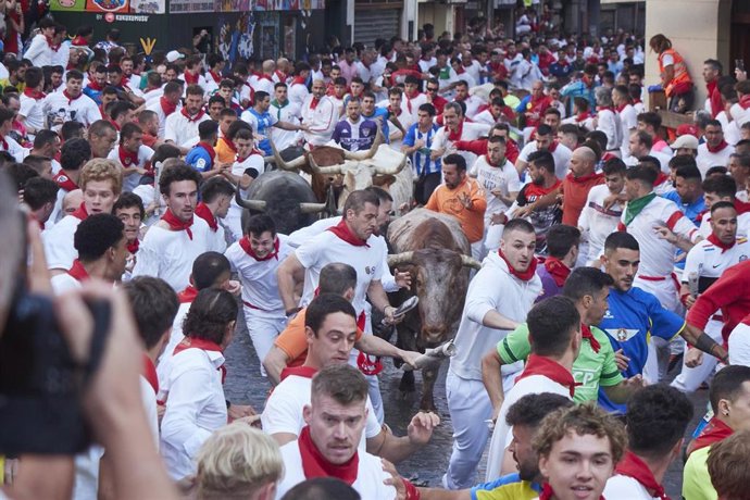 Un momento del segundo encierro de los Sanfermines de 2023 protagonizado por toros de la ganadería José Escolar Gil.