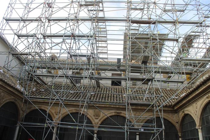 Andamiaje en el interior del Palacio Vázquez de Molina.