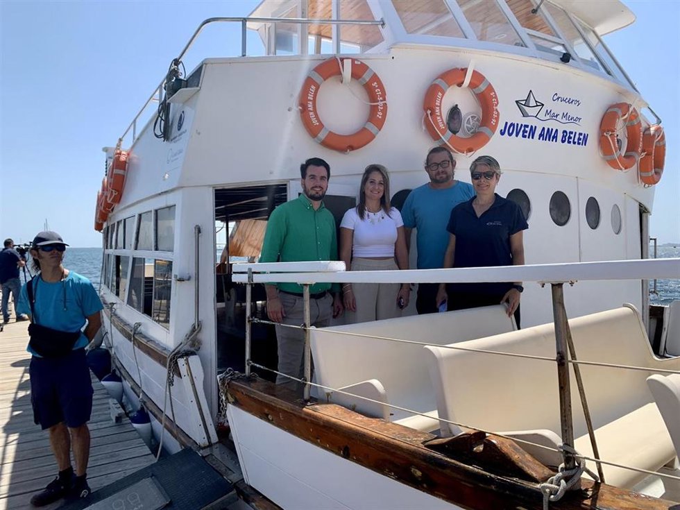 Un ferry y un nuevos servicio de taxi marítimo vuelven a unir Santiago de la Ribera y La Manga del Mar Menor