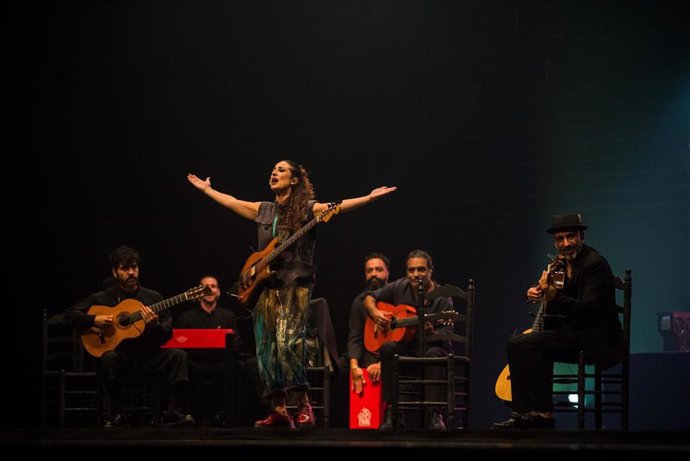 Archivo - Actuación de 'La Tremendita' en el Teatro Maestranza de Sevilla.