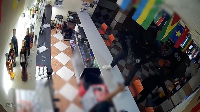 Robo con un arma de fuego en un salón de juego de Roquetas