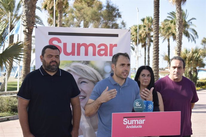 El coordinador general de IU Andalucía y candidato número uno de Sumar al Congreso por la provincia de Málaga, Toni Valero, en rueda de prensa.