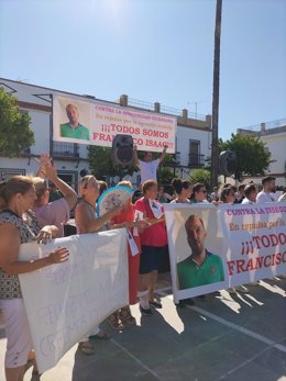 Movilización en Guillena en repulsa a la agresión en una discoteca que ha dejado en coma a un varón de 35 años