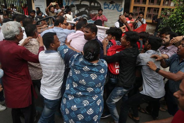 Imagen de archivo de disturbios en las elecciones en Bengala Occidental