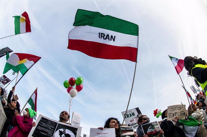 Archivo - November 12, 2022, Munich, Bavaria, Germany: Approximately 1500 Iranians of the City of Munich, Germany demonstrated for the rights of women in Iran who are demanding equality in the wake of the death of Jina Mahsa Amini and numerous others ki