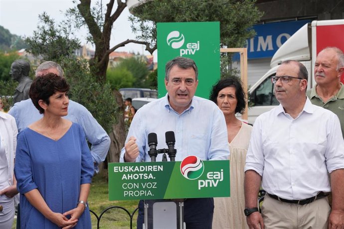 Acto político de EAJ-PNV en el que ha participado Aitor Esteban,  Maribel Vaquero y Luke Uribe Etxebarria, en San Sebastiá?n