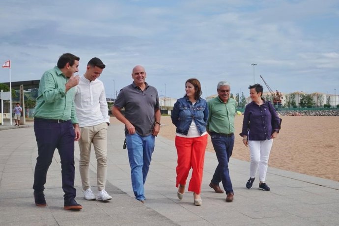 Adriana Lastra visita Gijón acompañada de miembros de las candidaturas al Congreso y al Senado y de representantes de la agrupación socialista municipal