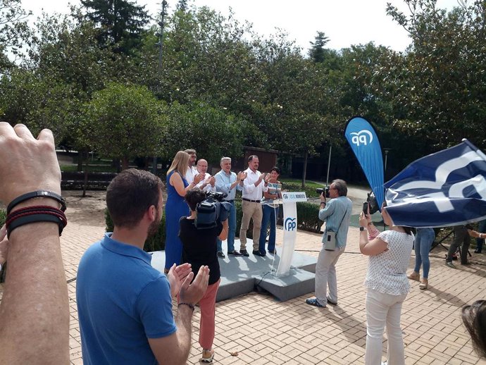 Tellado ha participado este sábado en un acto electoral del PP en Vitoria-Gasteiz