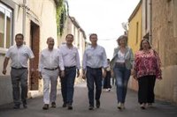 Feijóo promete medidas contra la soledad de los mayores en el medio rural en su visita a un pueblo de Zamora