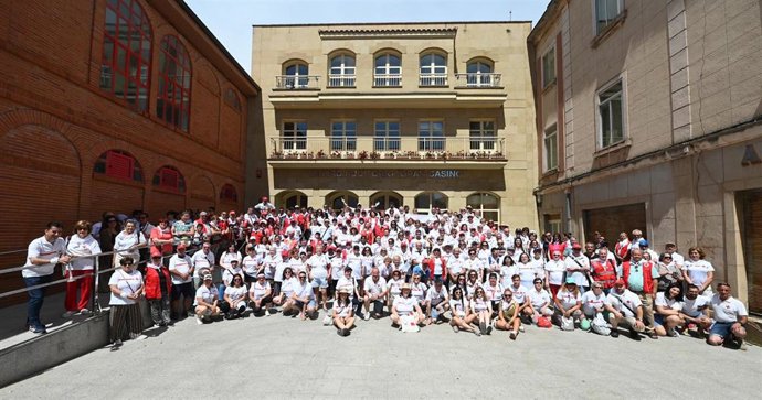 Todos los asistentes al Encuentro Provincial de Voluntariado organizado por la asociación Cruz Roja en Salas de los Infantes (Burgos).