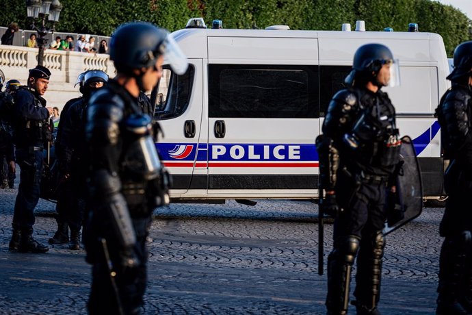 June 30, 2023, Paris, France: A police van seen in Place de la Concorde during the spontaneous demonstration. On the fourth day of protests following the death of 17-year-old Nahel by police in Nanterre, on the outskirts of Paris, a spontaneous demonstr