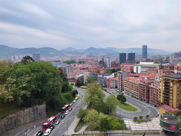 Archivo - Cielo con nubes en Bilbao