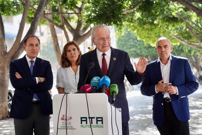 De la Torre en un acto al que asistió el día 30 de junio por la mañana después de pasar una noche en el Hospital Materno tras ser sometido a una crioablación de venas pulmonares.