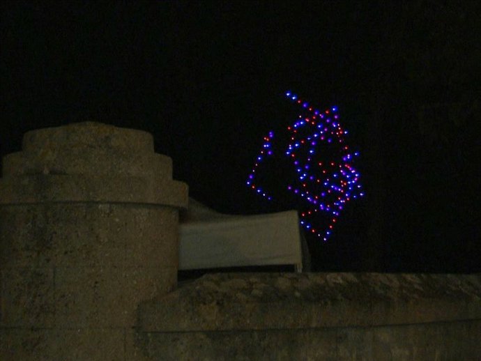 ÍÑIGO ONIEVA SORPRENDIÓ A LA NOVIA CON UN JUEGO DE LUCES