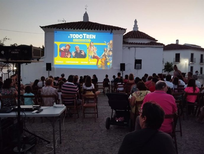 'Cine En El Pueblo' En Higuera De La Sierra